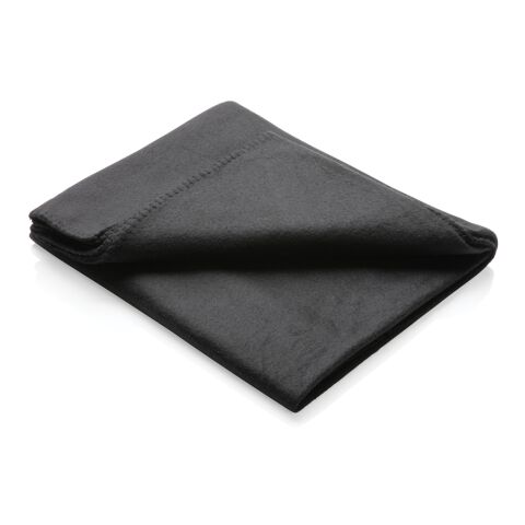 Fleece blanket in pouch