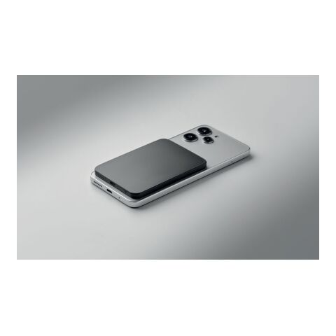Slim magnetic power bank 20W black
