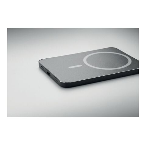 Slim magnetic power bank 20W black