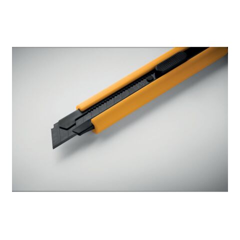 Large retractable knife yellow | No Branding | not available | not available | not available
